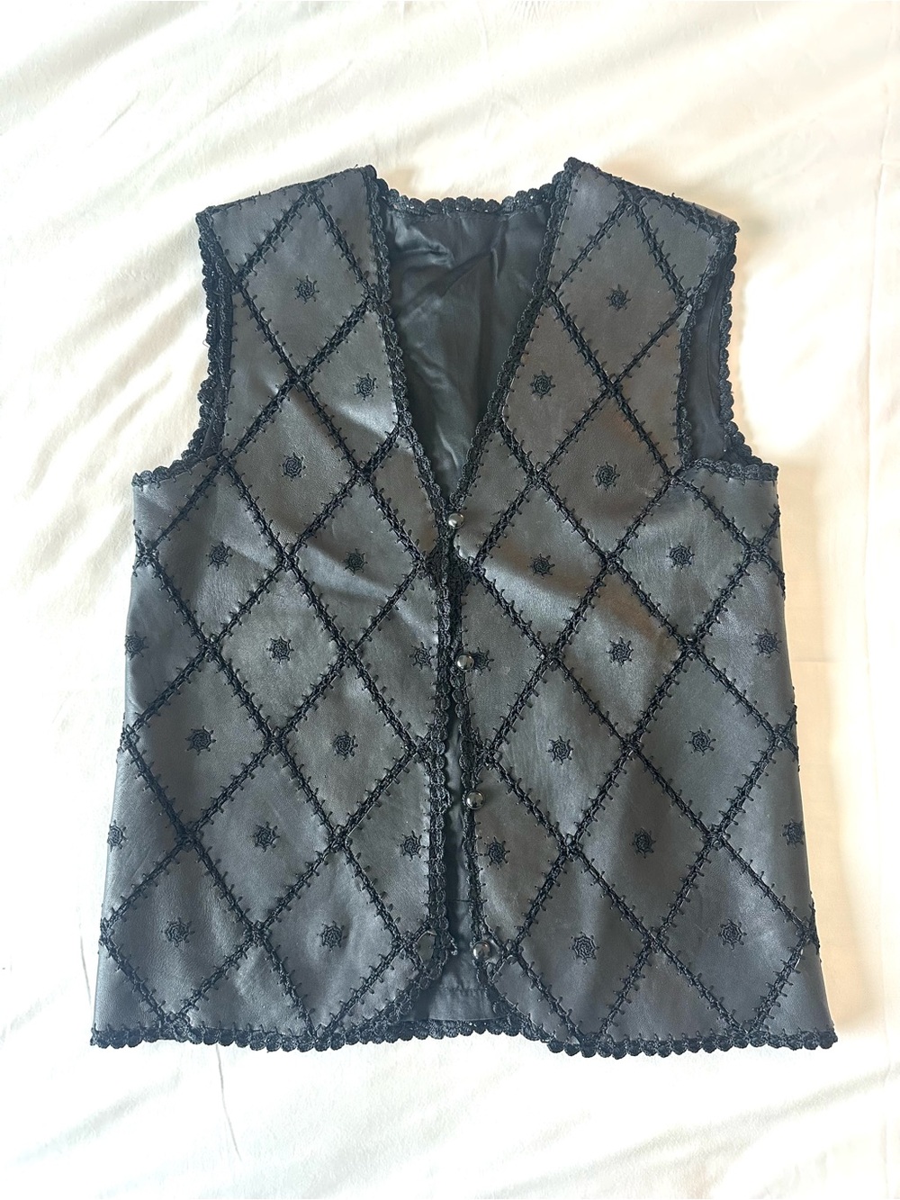 Vintage women’s black diamond crochet & faux leather button up vest lined M EUC